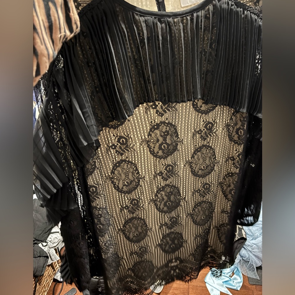 Elliatt black and tan lace dress - Picture 3 of 9